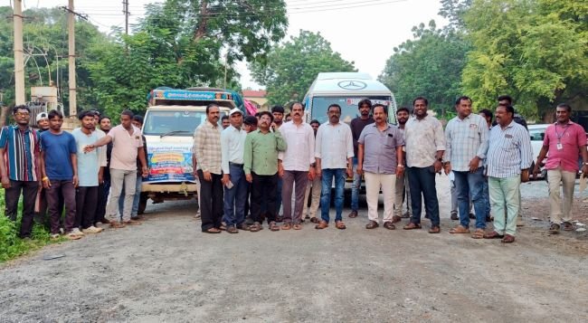 అర్ణబ్ తుఫాను ముందస్తు చర్యల్లో భాగంగా కోనసీమ జిల్లాకు నెల్లూరు విద్యుత్ సిబ్బంది