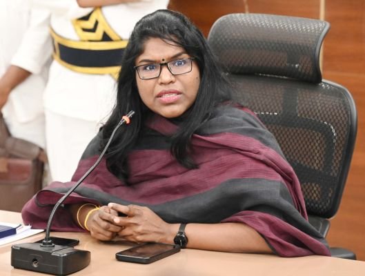 మంగళ ,బుధ,వారాల్లో తుఫాను దృష్ట్యా అన్ని విద్యాసంస్థలకు సెలవులు   