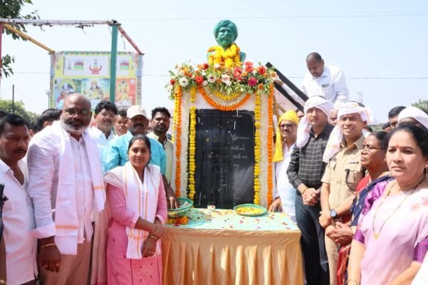 గిరిజన హక్కుల కోసం పోరాడిన మహనీయుడు కొమురం భీమ్‌ - మున్సిపల్ చైర్‌పర్సన్ బండారి అనూష సతీష్