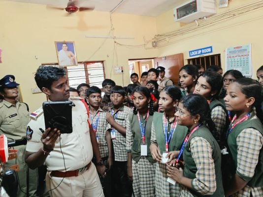 పోలీస్ అమరవీరుల సంస్మరణ వారోత్సవాల్లో భాగంగా ఆత్మకూరు పోలీస్ స్టేషన్‌లో ఓపెన్ హౌస్ కార్యక్రమం