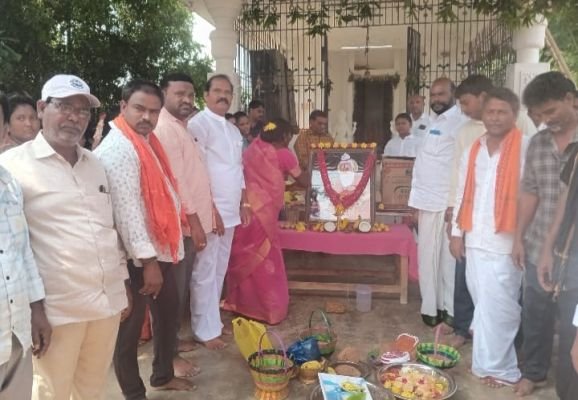 పొంగూరులో వాల్మీకి జయంతి వేడుకలు