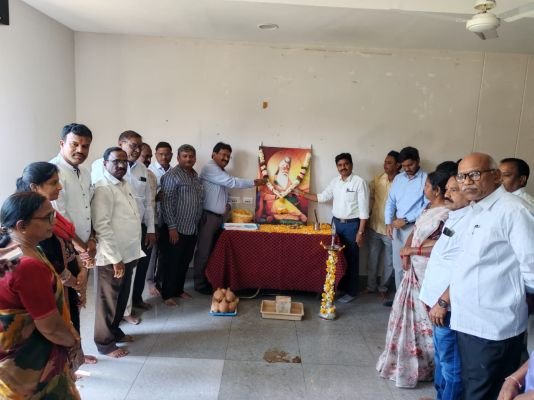కలెక్టరేట్ లో ఘనంగా వాల్మీకి జయంతి