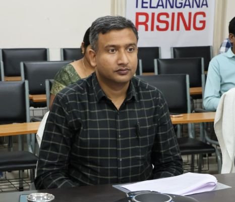 ఎస్ఐఆర్‌ పెండింగ్‌ దరఖాస్తులను త్వరితగతిన పరిష్కరించాలి - జిల్లా కలెక్టర్ రాజర్షిషా
