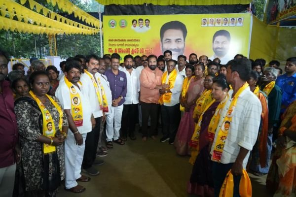 *టీడీపీ లో చేరికల జోరు వైసీపీ లో రాజీనామాల పర్వం