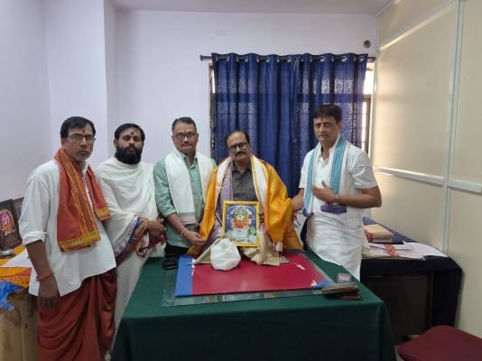 ఎండోమెంట్ సహాయ కమిషనర్ ను కలిసిన జిల్లా డి.డి.యన్.అర్చకులు.