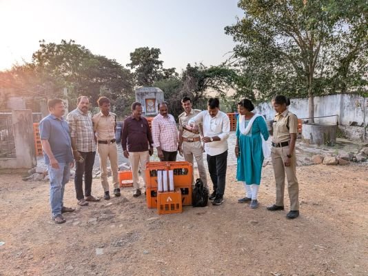 కల్లు దుకాణాలపై ఎక్సైజ్ అధికారుల దాడులు- కల్తీ కల్లు విక్రయిస్తే కఠిన చర్యలు ఎక్సైజ్ సీఐ గోపాల్