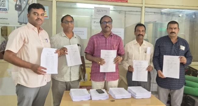 ఓటర్ల జాబితా సిద్ధం - పరిశీలన కొరకు ప్రదర్శన  కమిషనర్ ఏసుబాబు