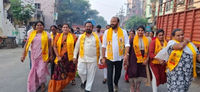 11వ డివిజన్‌లో కొండ గీతికకు మద్దతుగా వేమిరెడ్డి పట్టాభిరామిరెడ్డి ప్రచారం