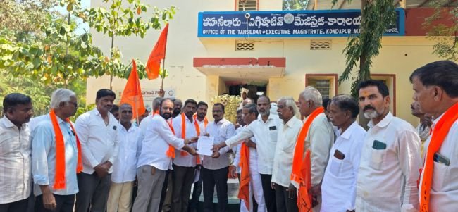 రైతులకు ఇచ్చిన హామీలను వెంటనే నెరవేర్చాలి  24 గంటల నాణ్యమైన విద్యుత్‌ సరఫరా చేయాలి..   తహసీల్దార్‌కు భారతీయ కిసాన్‌ సంఘ్‌ వినతి