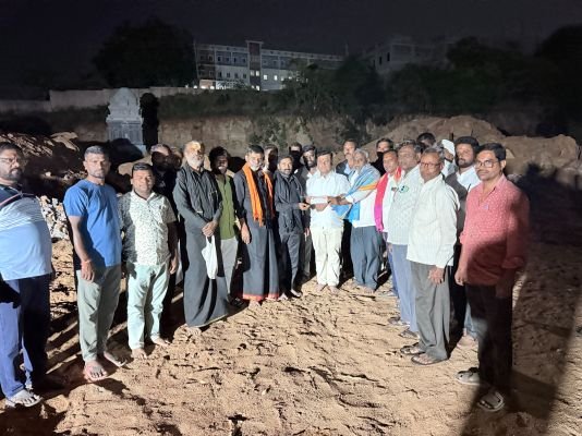 గ్రామ ప్రజల కోరిక మేరకు అయ్యప్ప ఆలయానికి జీఎంఆర్ ఫౌండేషన్ చైర్మన్ రూ.2 లక్షల విరాళం*