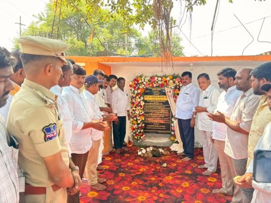 *సీసీ రోడ్డు, స్నాన ఘాట్ ప్రారంభించిన ఎమ్మెల్యే*