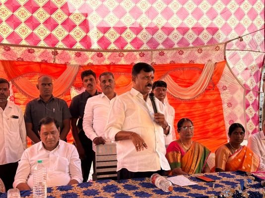 *మర్డి గ్రామంలో పలు అభివృద్ధి పనులను ప్రారంభించిన ఎంపీ ఎమ్మెల్యే*