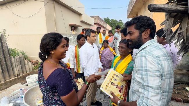 25వ వార్డులో బొమ్మిరెడ్డి తారక్ నాథ్ రెడ్డి ఇంటింటా ప్రచారం 