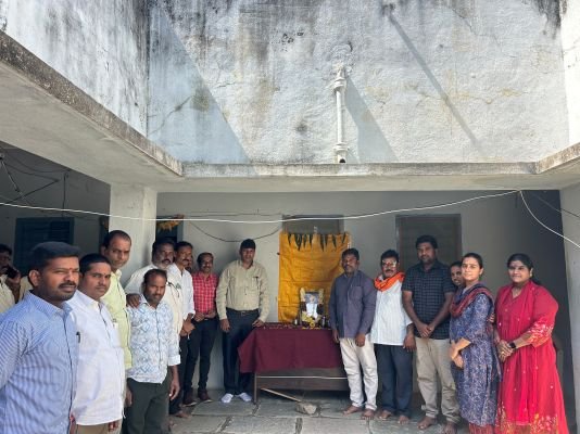 వాల్మీకి మహర్షి జీవితం స్ఫూర్తిదాయకం  జిన్నారం తహసిల్దార్ ఆంటోనీ కార్యాలయంలో ఘనంగా వాల్మీకి మహర్షి జయంతి వేడుకలు