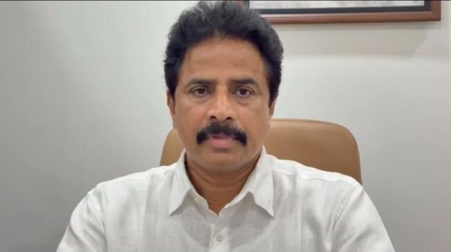 వాయుగుండం ముప్పు.. అప్రమత్తతే ప్రజలకు రక్షణ!  తుపాను హెచ్చరికల నేపథ్యంలో ముందస్తు జాగ్రత్తలు తప్పనిసరితణుకు ఎమ్మెల్యే ఆరిమిల్లి రాధాకృష్ణ