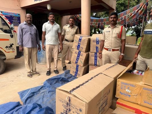 బిల్లులు లేని దీపావళి సామాగ్రి పట్టివేత