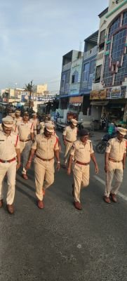 అద్దంకిలో పోలీసుల ఫ్లాగ్ మార్చ్. 