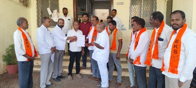 *వరంగల్ డిక్లరేషన్‌లో హామీ ఇచ్చారు.. రుణమాఫీ ఎక్కడ?*
