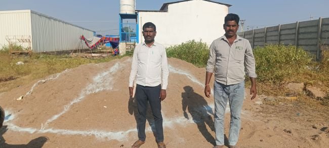 అక్రమ ఇసుక నిలువలు సీజ్