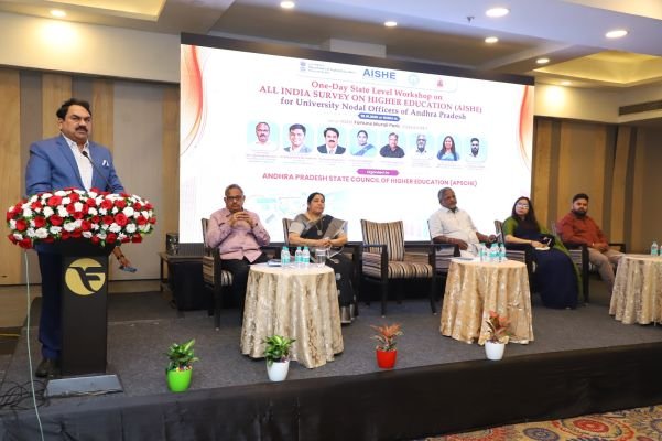ఉన్నత విద్యలో గుణంకాల నమోదు కీలకం  -డేటా సేకరణ, సమర్పణలో సమన్వయం, ప్రామాణికతకు ప్రాధాన్యమివ్వాలి -రాష్ట్రస్థాయి వర్క్‌షాప్ లో ఆప్సి చేర్మెన్  ప్రొఫెసర్ ఎస్.విజయ భాస్కర్ రావు