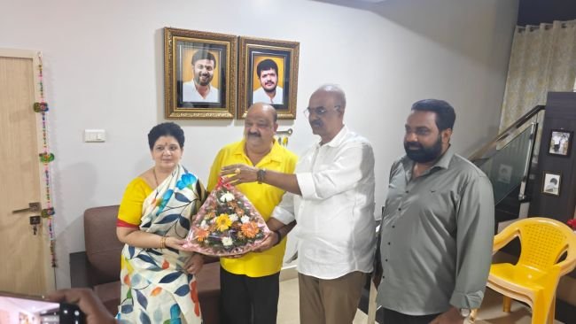 మాగంటి దంపతులకు శుభాకాంక్షలు తెలిపిన  శాసన సభ్యులు,  విప్ బొలిశెట్టి  