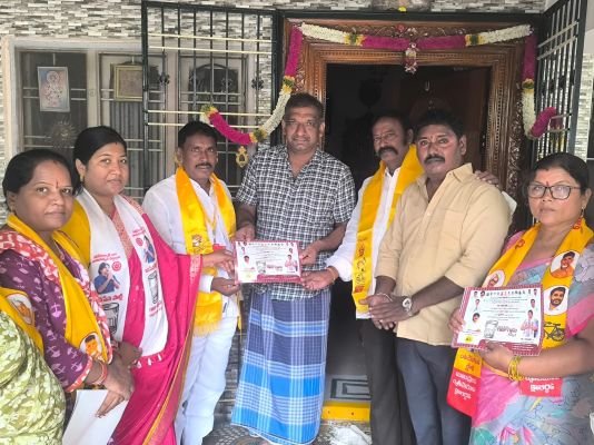 డివిజన్ అభివృద్ధి లక్ష్యంగా పనిచేస్తా  -రాయల్ వారి వీధి ప్రచారంలో బోయళ్ళ శాంతి