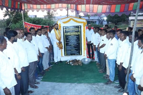 రూ.4.82 కోట్లతో  డబుల్‌ రోడ్డు నిర్మాణ పనులు ప్రారంభించిన ప్రభుత్వ విప్, ఎమ్మెల్యే విజయరమణరావు