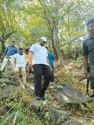 రామగిరి ఖిల్లాలో 10 కిలోమీటర్ల ట్రెక్కింగ్ చేసిన ఎంపీ వంశీకృష్ణ