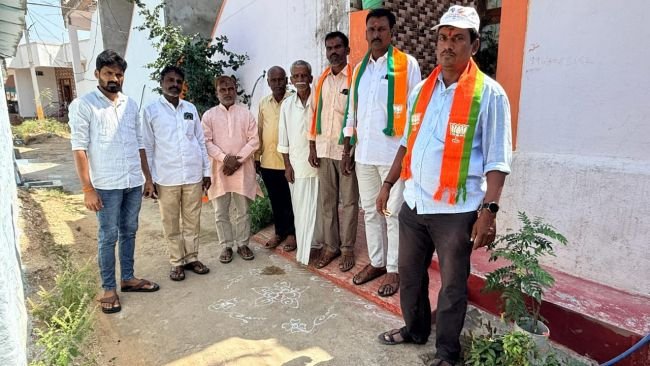 తుంకిమెట్లలో గ్రాడ్యుయేట్ ఎమ్మెల్సీ ఓటరు నమోదు కేంద్రం ప్రారంభం
