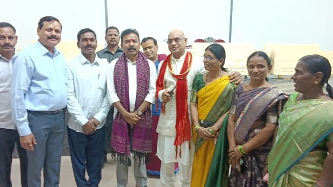 ప్రభుత్వమే  దాన్యాన్ని కొనుగోలు చేస్తుoది.
