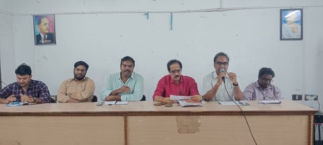 తుఫాను ప్రభావం పై అధికారులు అంతా అప్రమత్తంగా ఉండాలి  తుఫాను ముందస్తు చర్యలపై సూచనలు