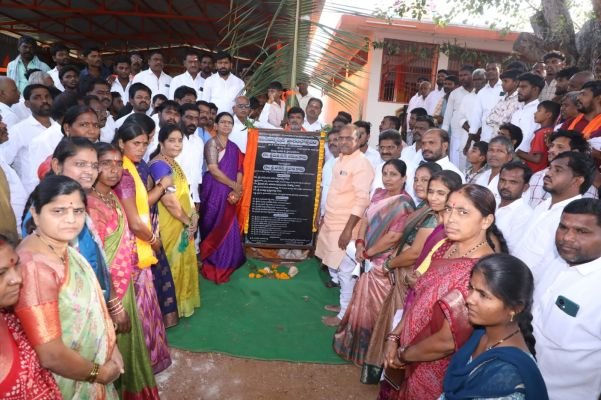 కేంద్ర నిధులతోనే గ్రామాల్లో అభివృద్ధి పనులు -- మహబూబ్ నగర్ ఎంపీ డీకే అరుణ -- నారాయణపేట జిల్లాలో పలు అభివృద్ధి పనులకు ప్రారంభోత్సవాలు, శంకుస్థాపనలు