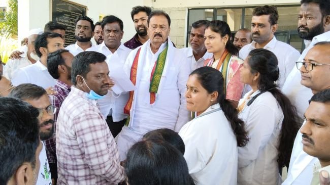 ఆరోగ్య మంత్రితో మాట్లాడతా.......ప్రభుత్వ సలహాదారులు షబ్బీర్ అలీ