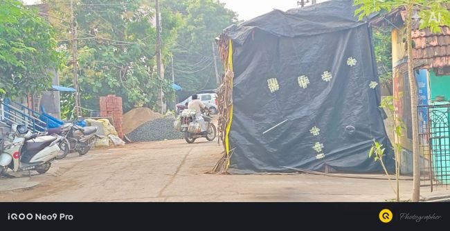 పండుగలు ముగిసినా.. మండపాలు తొలగించరా? కడియంలో అధికారుల నిర్లక్ష్యంపై ప్రజల్లో అసహనం!