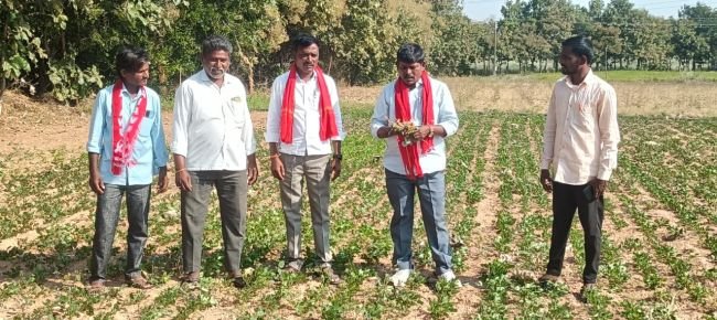 కరువు జిల్లాగా ప్రకటించాలి:వ్యవసాయ కార్మిక సంఘం,రైతు సంఘం నాయకులు