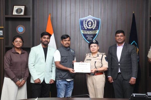 పోలీస్ ఫోటోగ్రఫీలో ప్రత్యేక శిక్షణ.. బషీరాబాద్ వాసికి గౌరవం