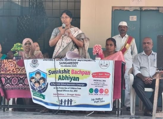 సురక్షిత బాల్యం ప్రతి ఒక్కరి బాధ్యత  సంగారెడ్డి జిల్లాలో పాఠశాలల్లో బాలల హక్కులు, భద్రతపై అవగాహన కార్యక్రమాలు  విద్యార్థులకు అవగాహన కల్పించిన న్యాయమూర్తులు