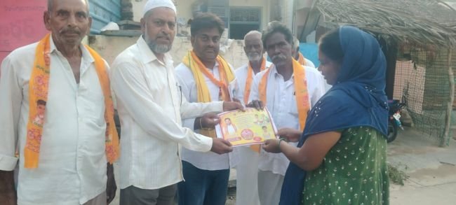 22వ వార్డులో టీడీపీ అభ్యర్థి చంద్రారెడ్డి విస్తృత ప్రచారం