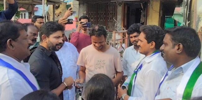 5వ వార్డులో వైసీపీ విస్తృత ప్రచారం..:విత్తనాల మూర్తికి మద్దతుగా పినిపే శ్రీకాంత్,  ప్రచారం..