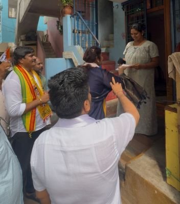  మీ ఇంటి ఆడబిడ్డ గా పింకీ జైన్ ను ఆదరించి గెలిపించండి....  మేయర్ అభ్యర్థి జేబీ శ్రీనివాస్ ఇంటింటా ప్రచారం 