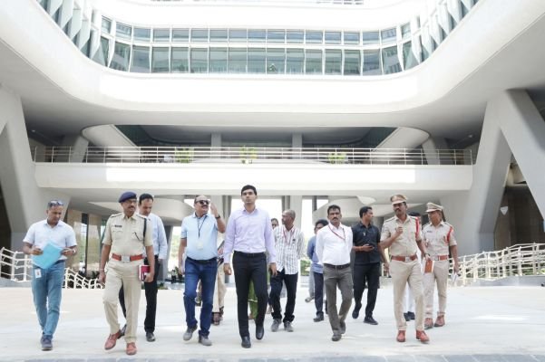 ఇన్ఫోసిస్‌ ప్రారంభోత్సవానికి పకడ్బందీ ఏర్పాట్లు చేయాలి.. కలెక్టర్‌ మను చౌదరి ఆదేశం