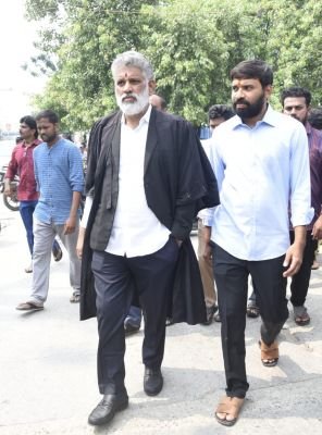చంద్రగిరి నియోజక వర్గంలో 142 మంది వైఎస్సార్‌సీపీ అభ్యర్థుల నామి నేషన్లు తిరస్కరణ    -ఒక న్యాయవాదిగా అభ్యర్థుల తరపున వెళ్లిన చెవిరెడ్డి