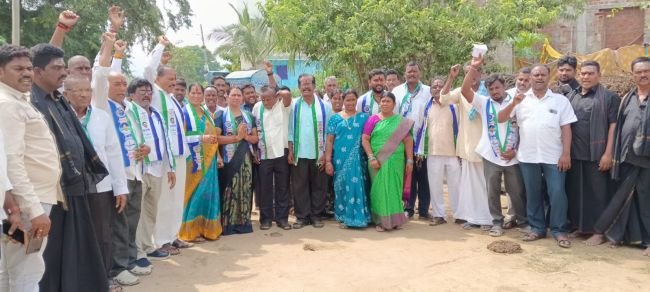 కుమ్ములాటల్లో కూటమి -ప్రచారంలో వైసీపీ.