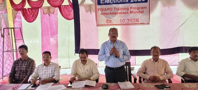 పోలింగ్ నిర్వహణపై  సిబ్బందికి శిక్షణ