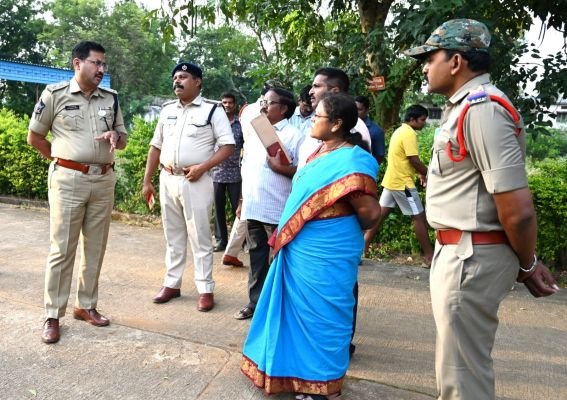 ఉధ్యాన కళాశాలలో ఎన్నికల కౌంటింగ్ కేంద్రాలు పరిశీలన