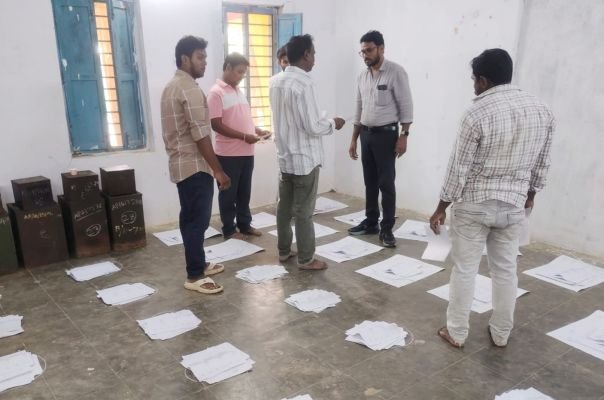 స్థానిక సంస్థల ఎన్నికలకు అవసరమైన సామాగ్రి సిద్దం