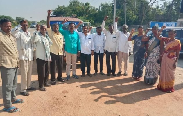 హక్కుల సాధనకు చలో హైదరాబాద్ కు తరలిన జిపి కార్మికులు