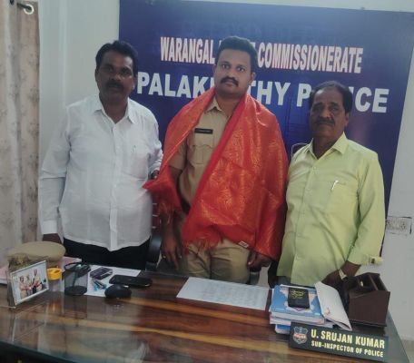 ఎస్సైని మర్యాదపూర్వకంగా కలిసిన ఆర్టిఐ హ్యూమన్ రైట్స్ జిల్లా కార్యదర్శి
