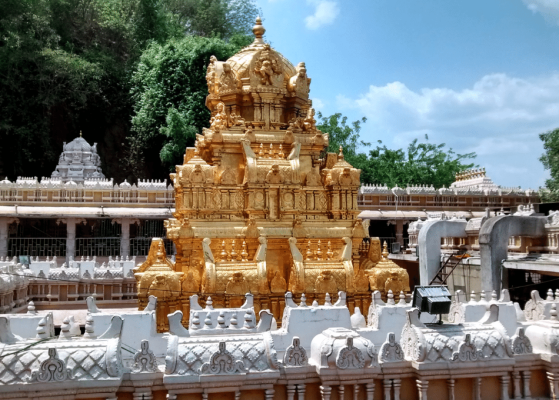 తుఫాను హెచ్చరికల నేపథ్యంలో ఇంద్రకీలాద్రి ఘాట్‌ రోడ్డు మూసివేత