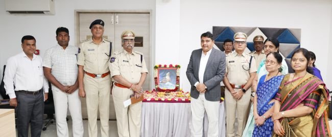 డిజిపి కార్యాలయంలో వాల్మీకి జయంతి వేడుకలు నిర్వహించిన : డిజి  లా & ఆర్డర్ మహేష్ భగవత్